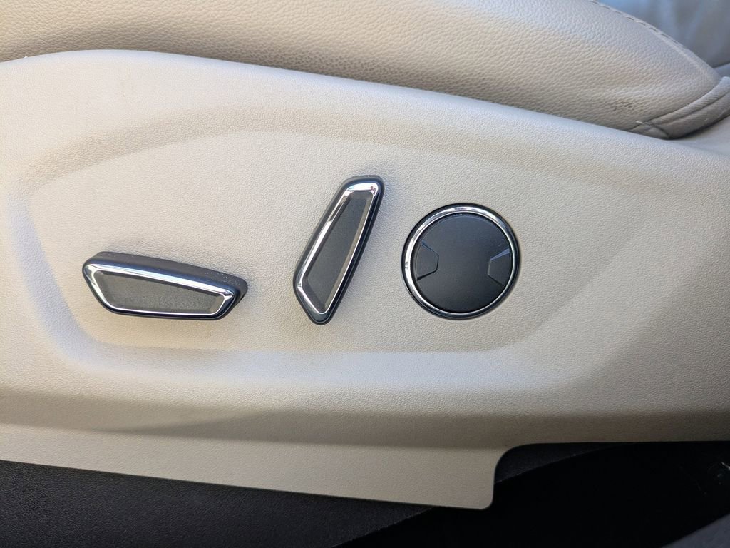 Used 2018 Ford Explorer XLT w/ Equipment Group 202A image 22