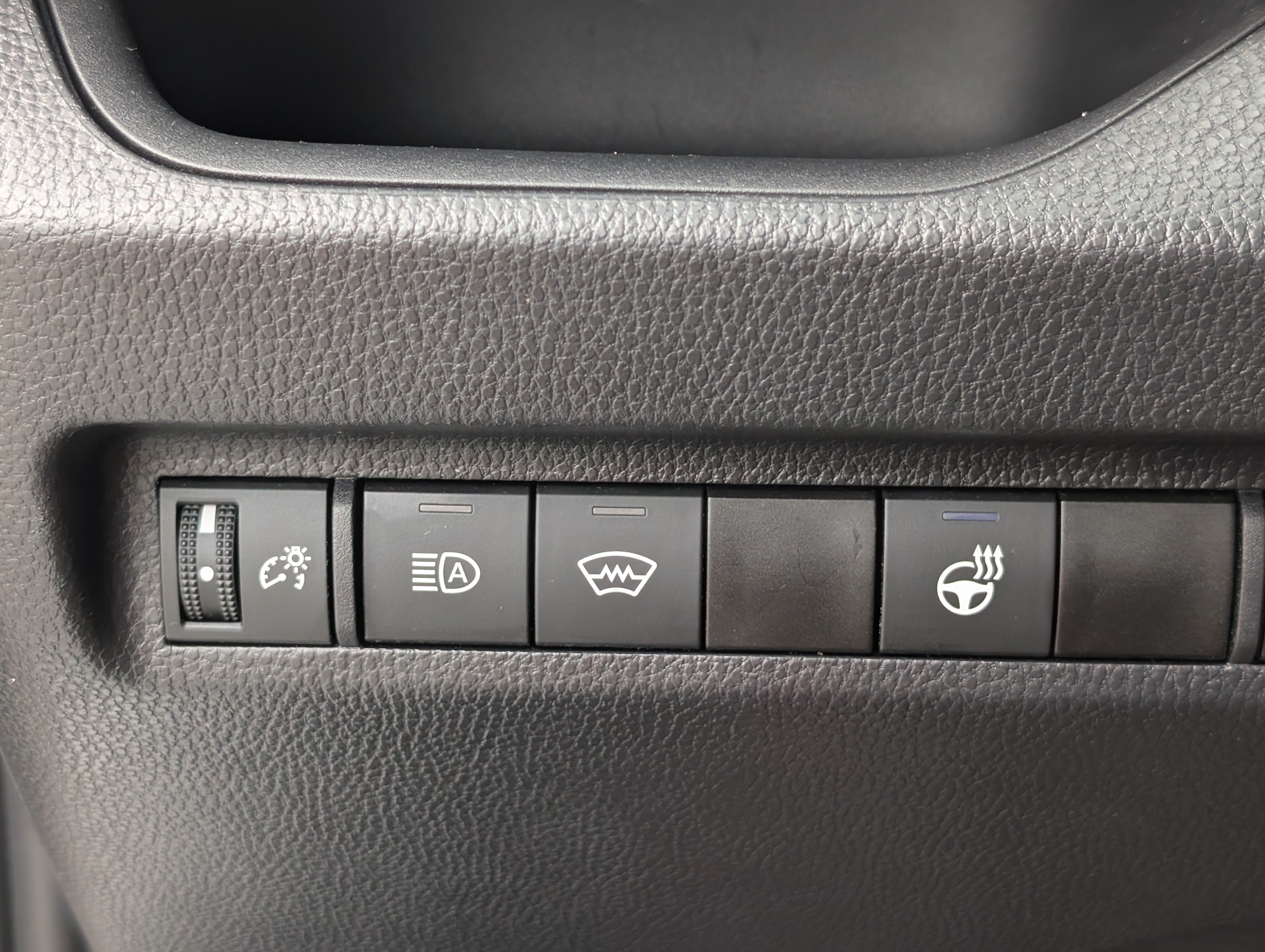 Used 2025 Toyota RAV4 XLE w/ Weather Package AWD/4WD image 19
