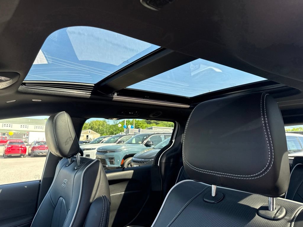 New 2027 Chrysler Pacifica Limited AWD/4WD image 15