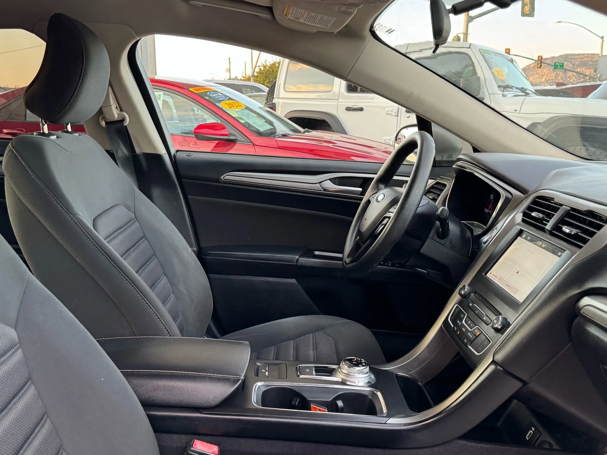 Used 2017 Ford Fusion SE w/ Fusion SE Technology Package FWD image 27