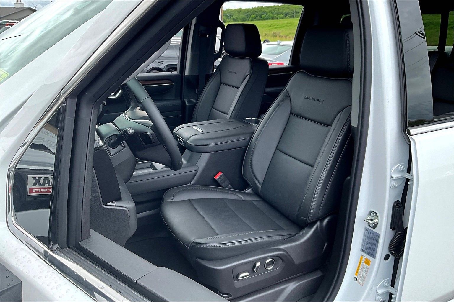 New 2025 GMC Sierra 3500 Denali w/ Denali Reserve Package image 9