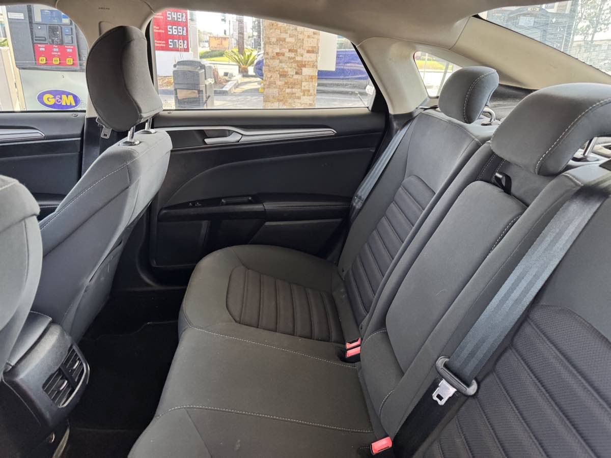 Used 2017 Ford Fusion SE w/ Fusion SE Technology Package FWD image 26