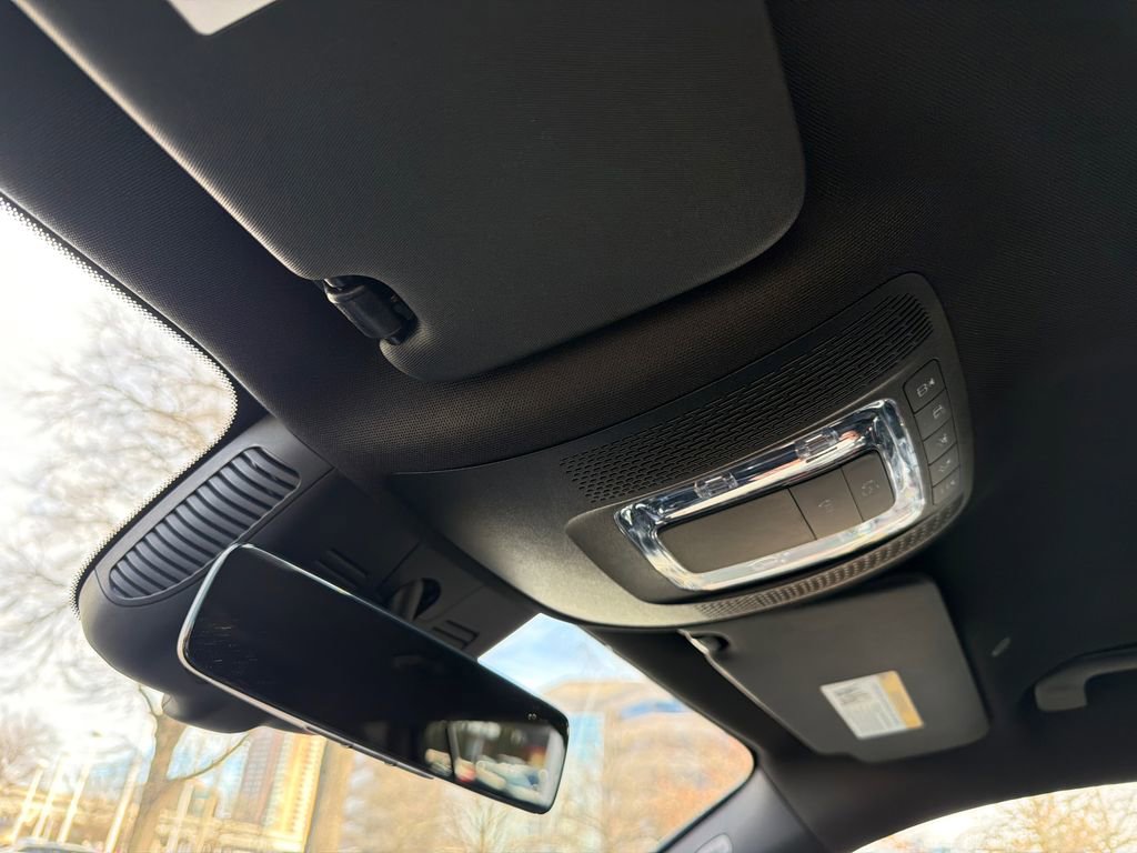 Used 2024 Mercedes-Benz GLB 250 4MATIC image 29