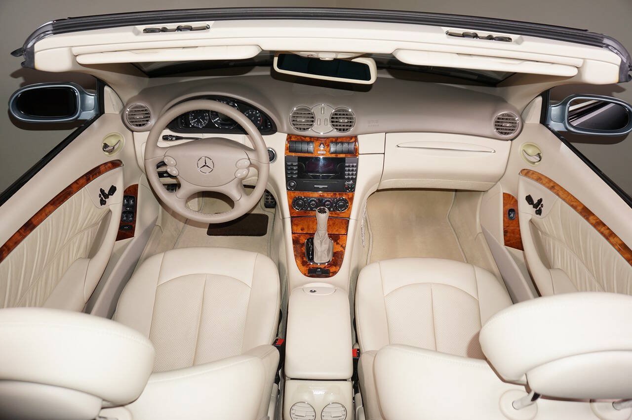 Used 2005 Mercedes-Benz CLK 320 Cabriolet image 8