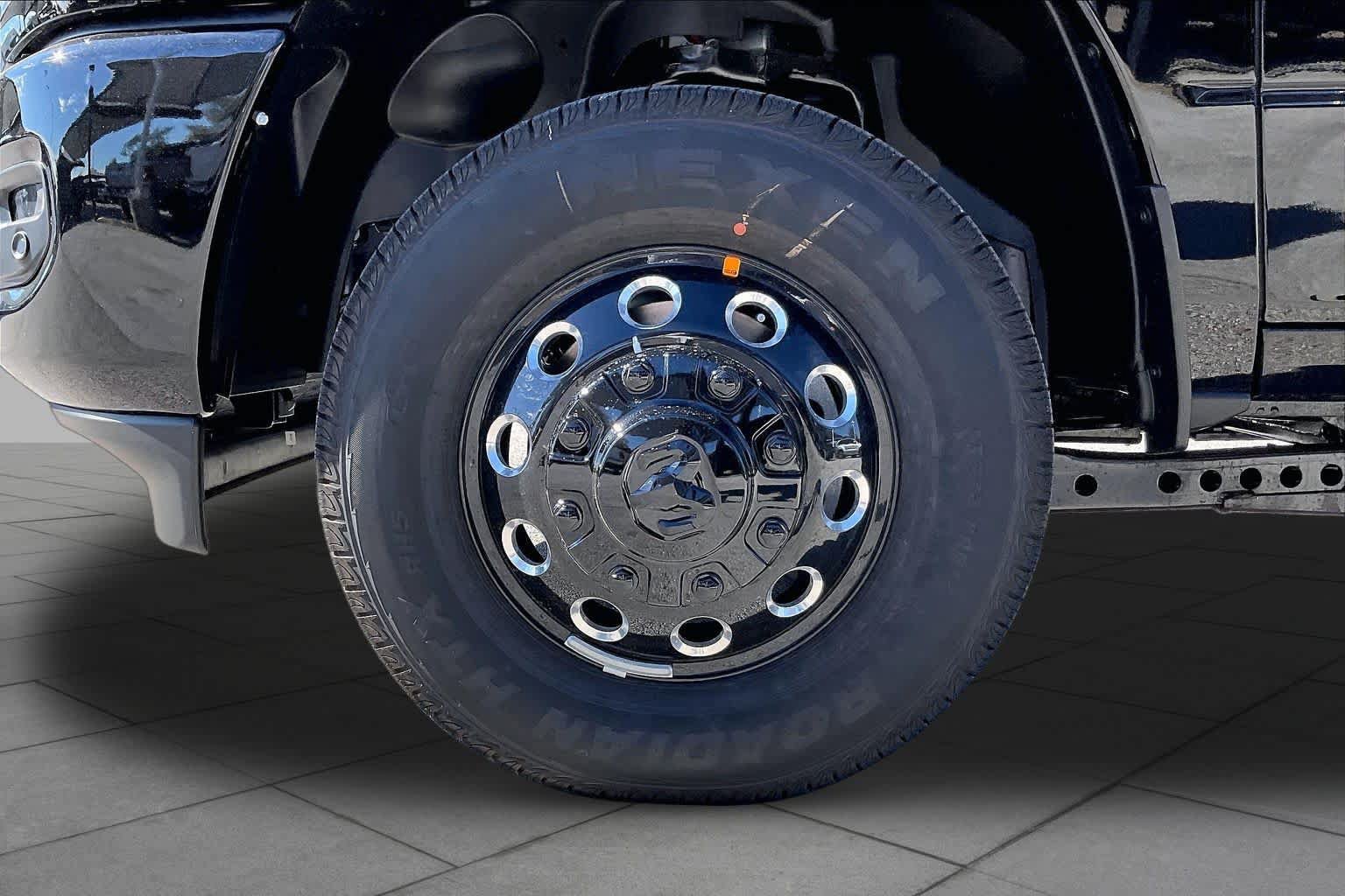 New 2027 RAM 3500 Lone Star AWD/4WD image 8