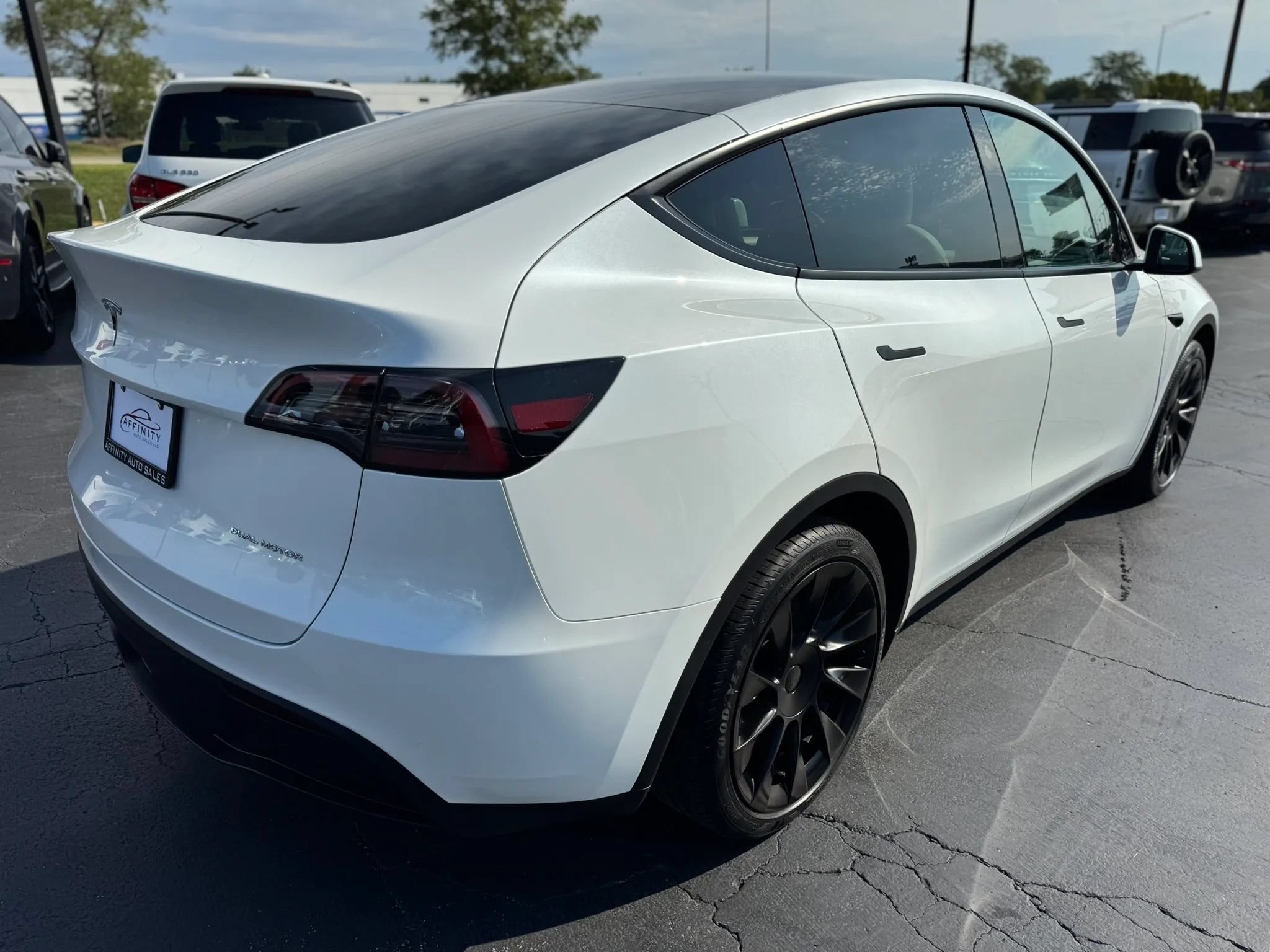 Used 2023 Tesla Model Y Long Range AWD/4WD image 5