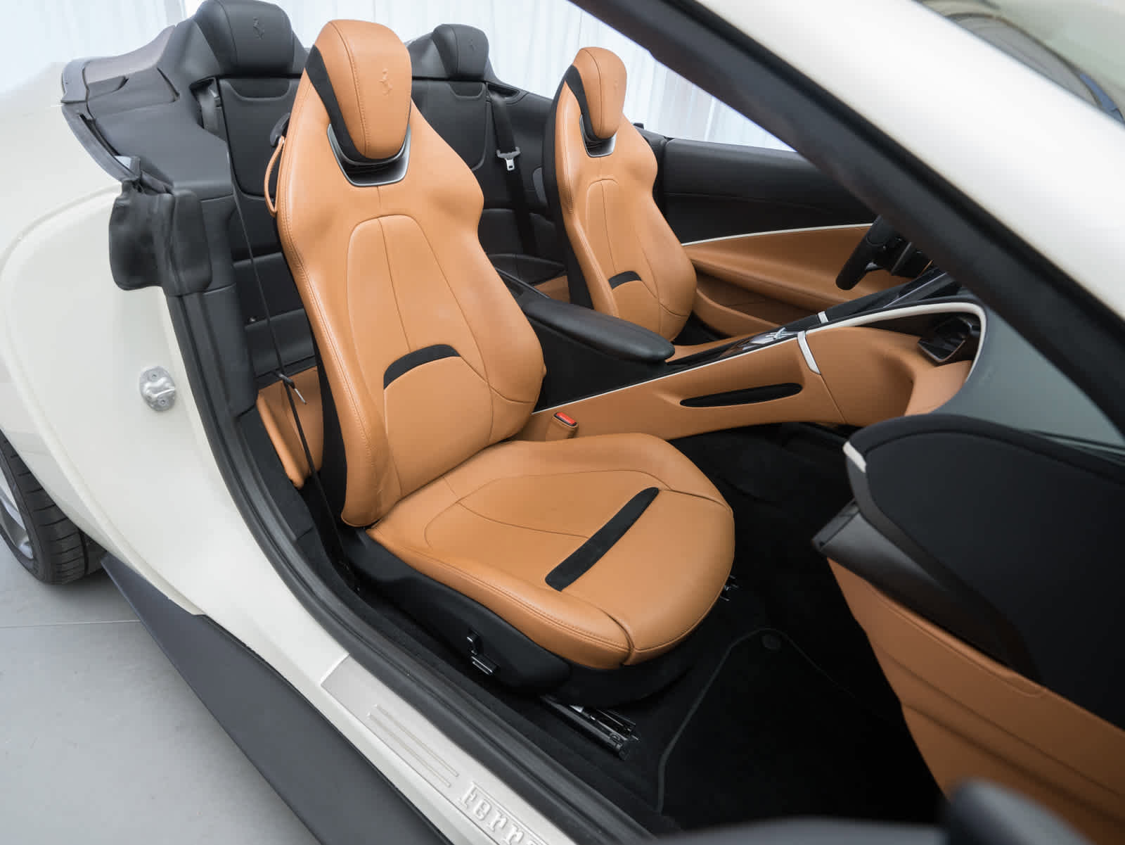 Used 2024 Ferrari Roma Spider image 14