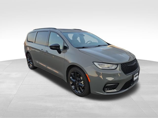 Used 2025 Chrysler Pacifica Limited FWD image 12