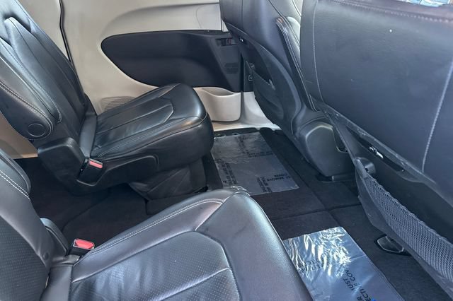 Used 2022 Chrysler Pacifica Touring-L FWD image 19