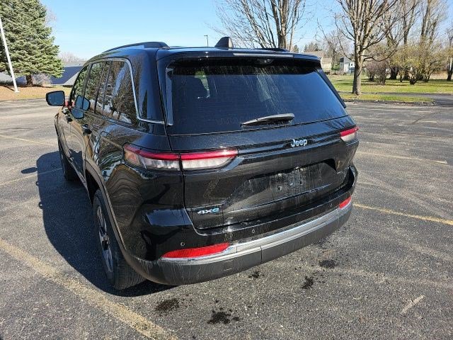 Used 2022 Jeep Grand Cherokee Limited 4xe w/ Luxury Tech Group II AWD/4WD image 3