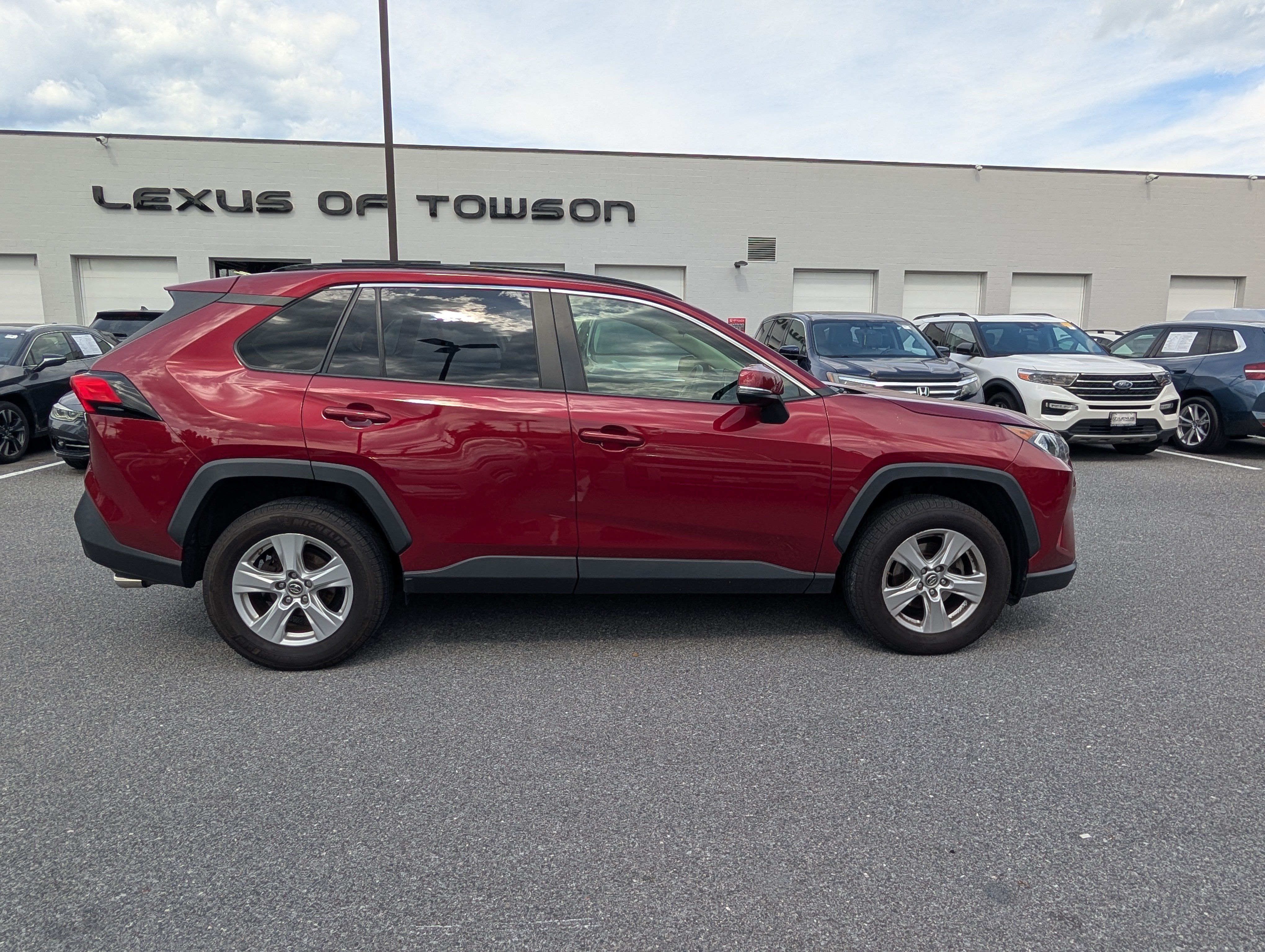 Used 2019 Toyota RAV4 XLE w/ Carpet Mat Package AWD/4WD image 2