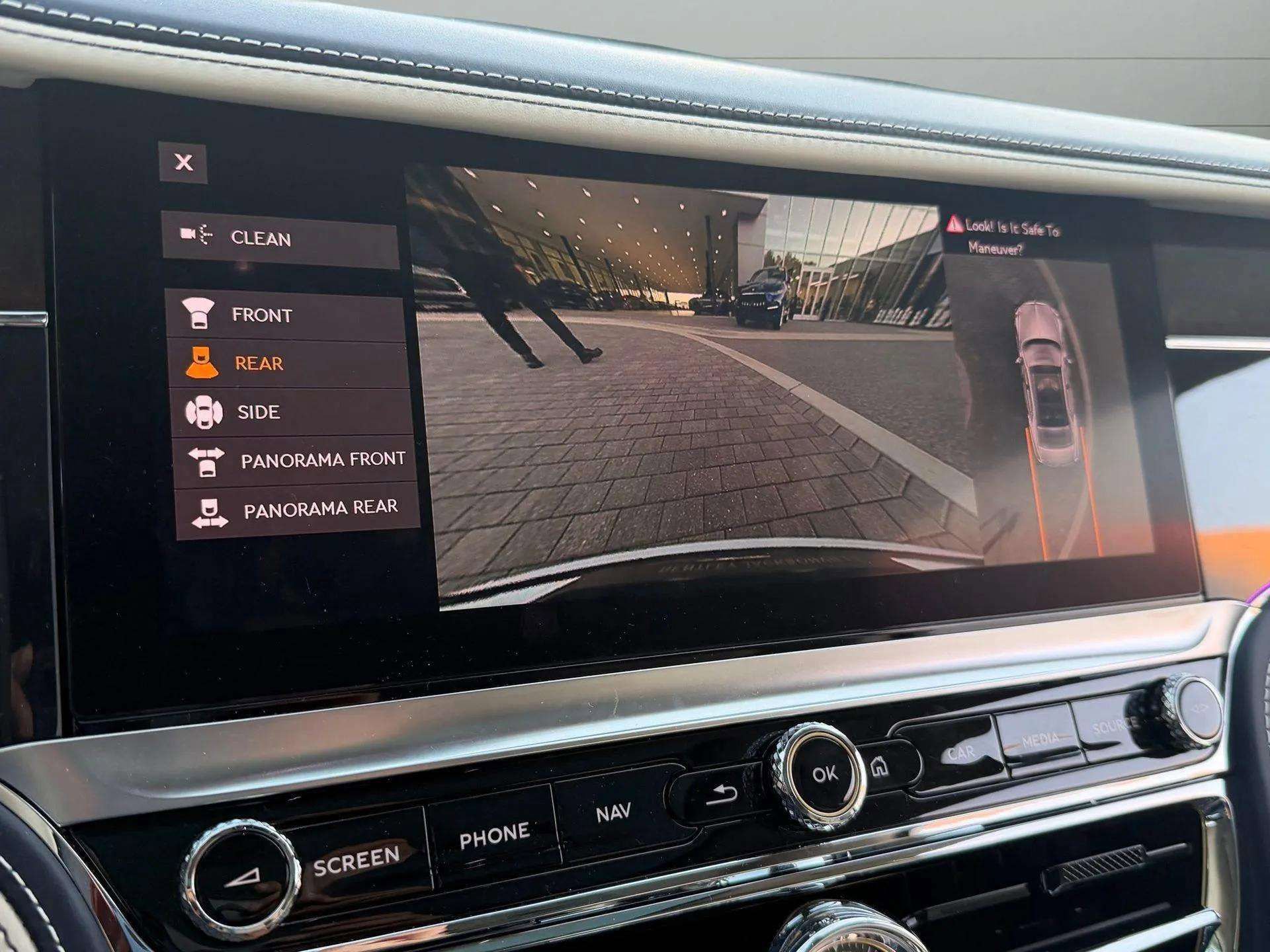 Used 2024 Bentley Flying Spur V8 image 37