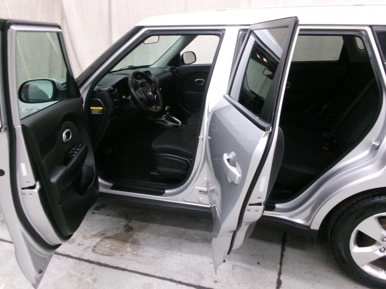 Used 2018 Kia Soul Base 4dr Crossover 6A image 11