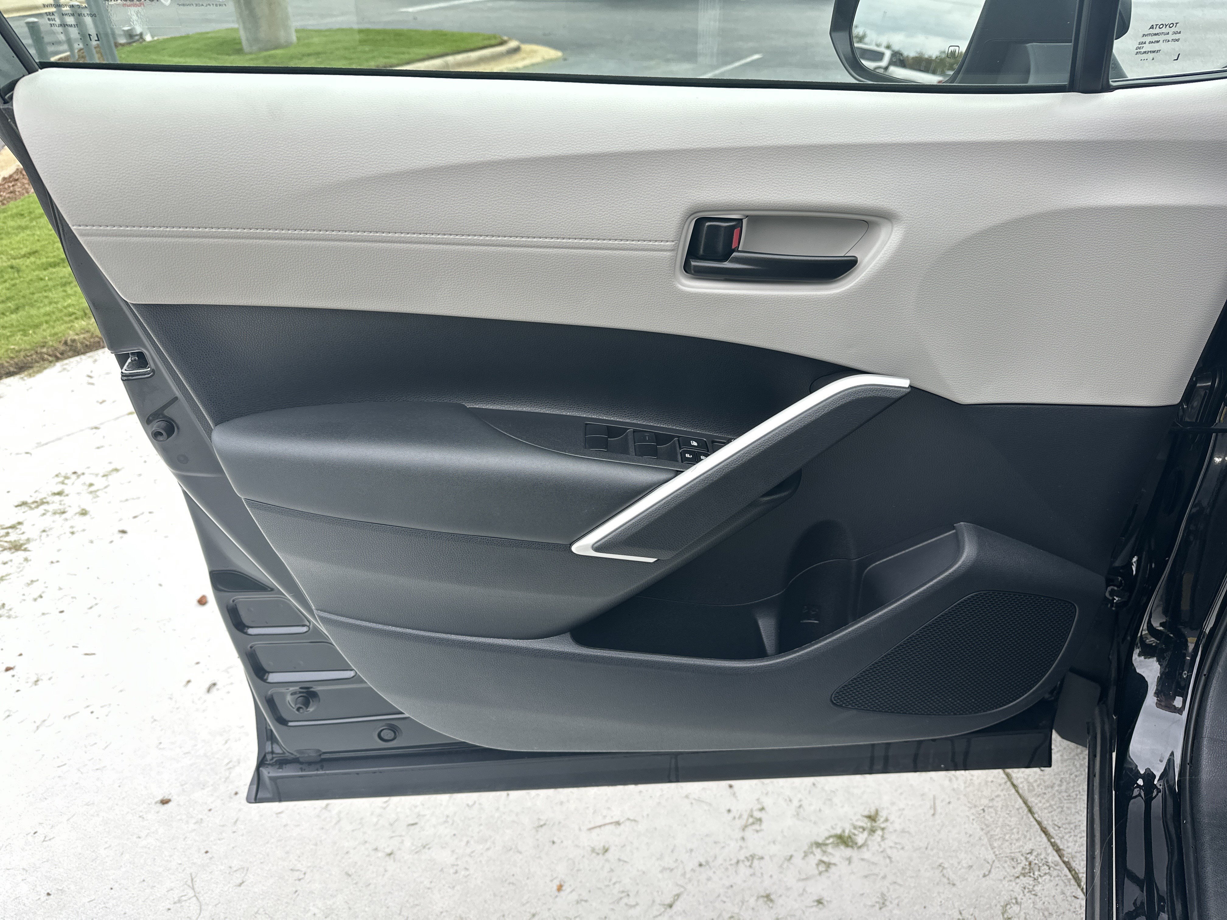 Certified 2025 Toyota Corolla Cross L FWD image 14