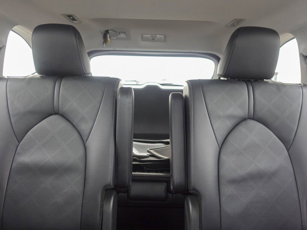 Used 2024 Toyota Highlander Platinum image 16