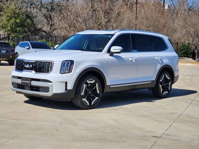 Used 2025 Kia Telluride EX w/ EX Captain's Chair Package image 3