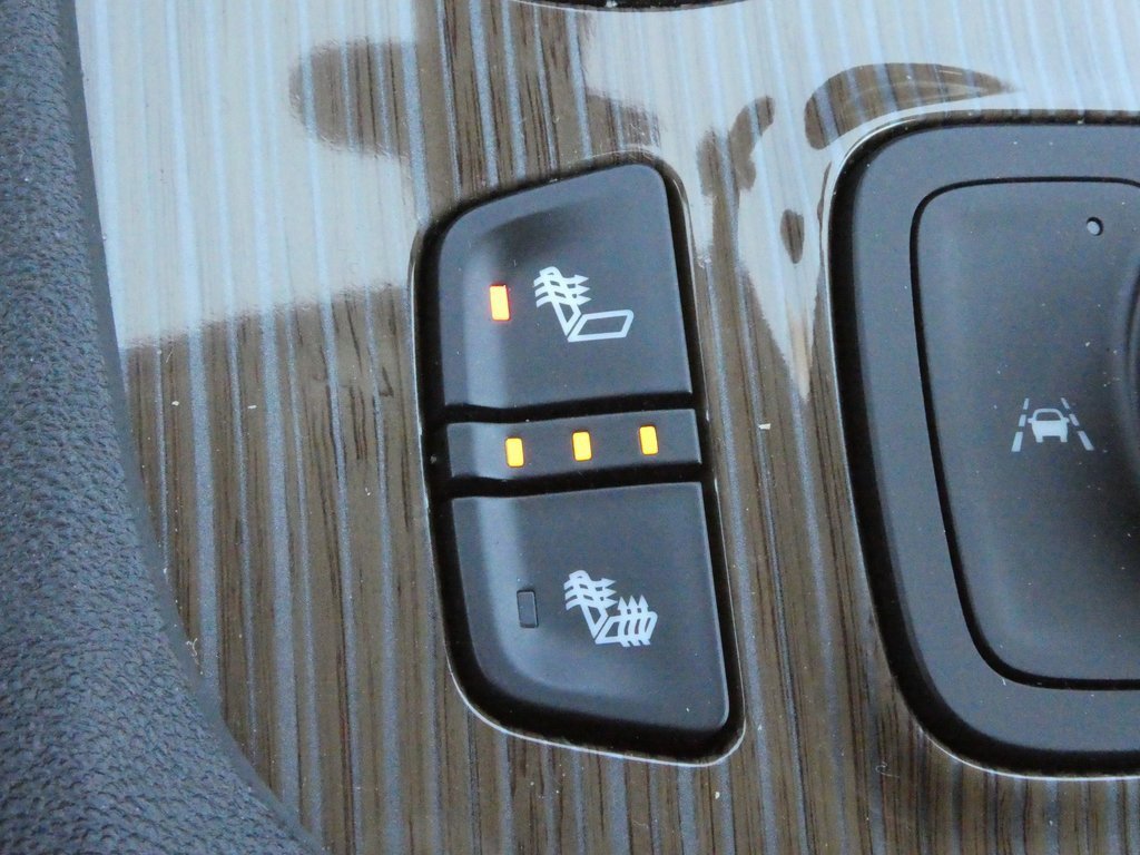 Certified 2023 GMC Acadia SLE w/ Driver Convenience Package image 18