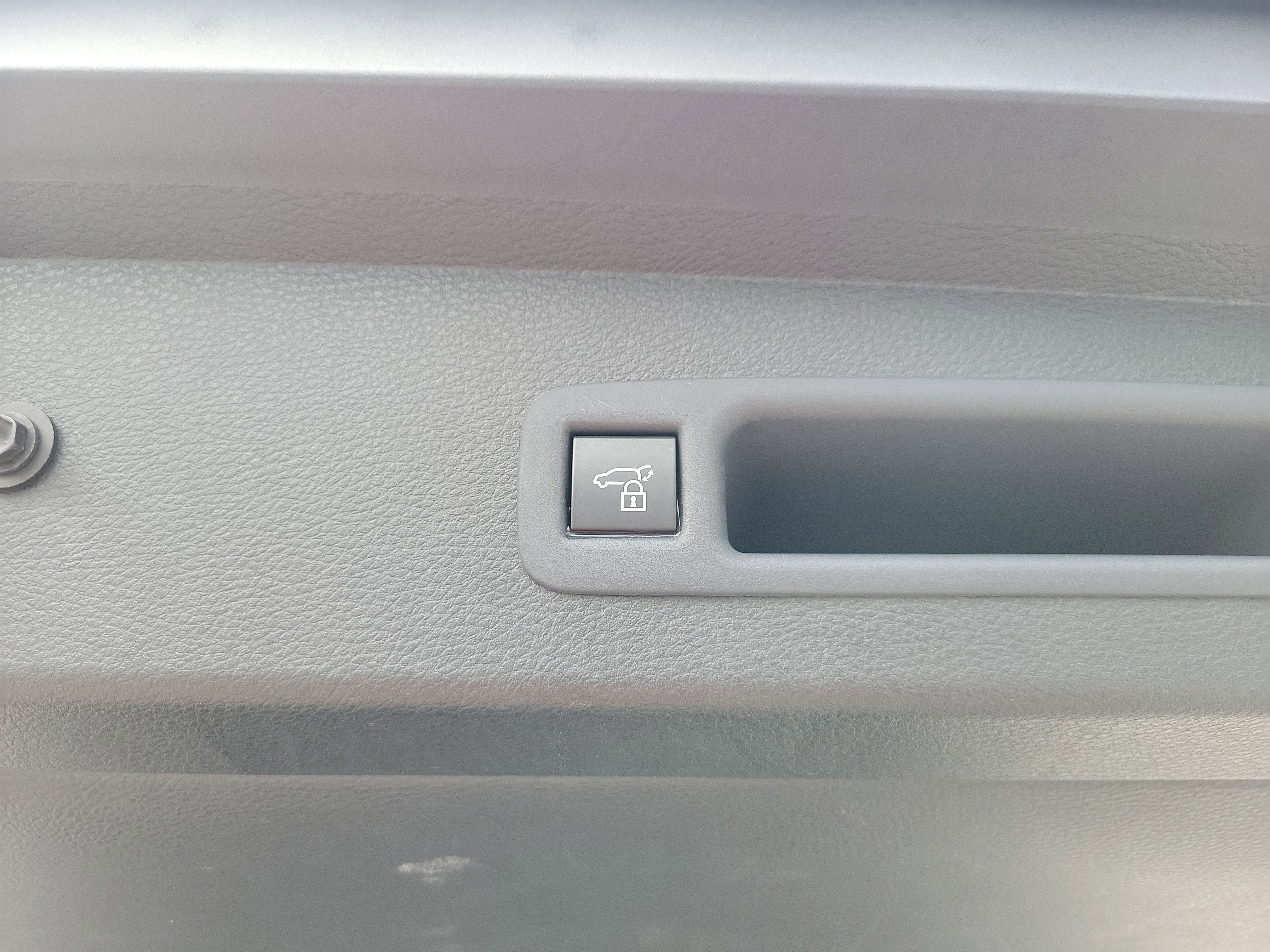 Used 2025 Toyota Sienna Platinum image 18