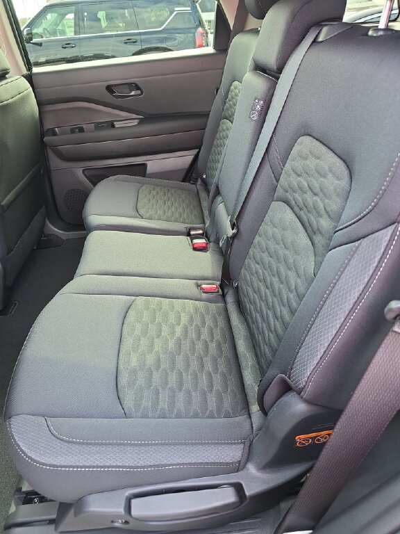 New 2026 Nissan Pathfinder SV image 4