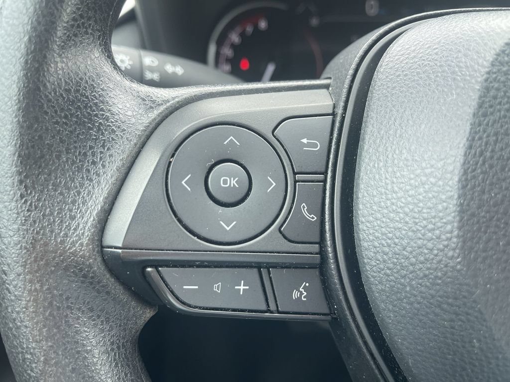 Used 2025 Toyota RAV4 XLE FWD image 19