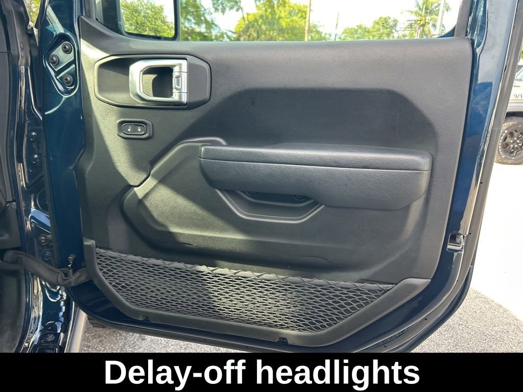 Used 2025 Jeep Wrangler Unlimited Rubicon AWD/4WD image 28