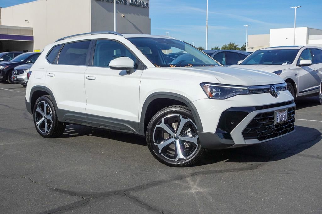 Certified 2025 Volkswagen Taos SEL image 5
