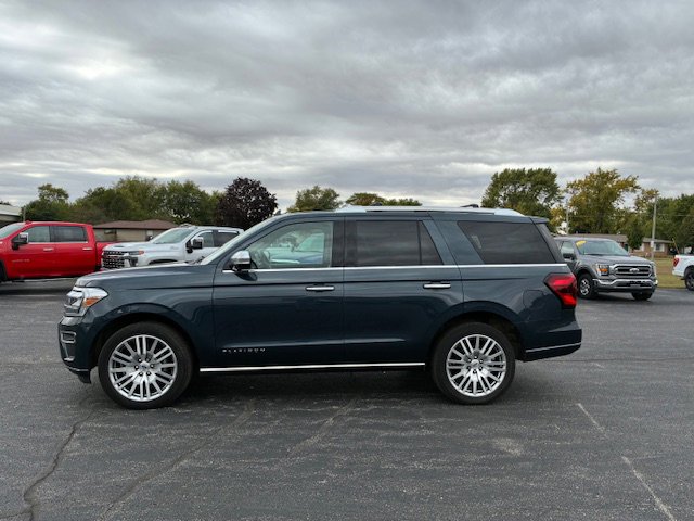 Used 2023 Ford Expedition Platinum image 2
