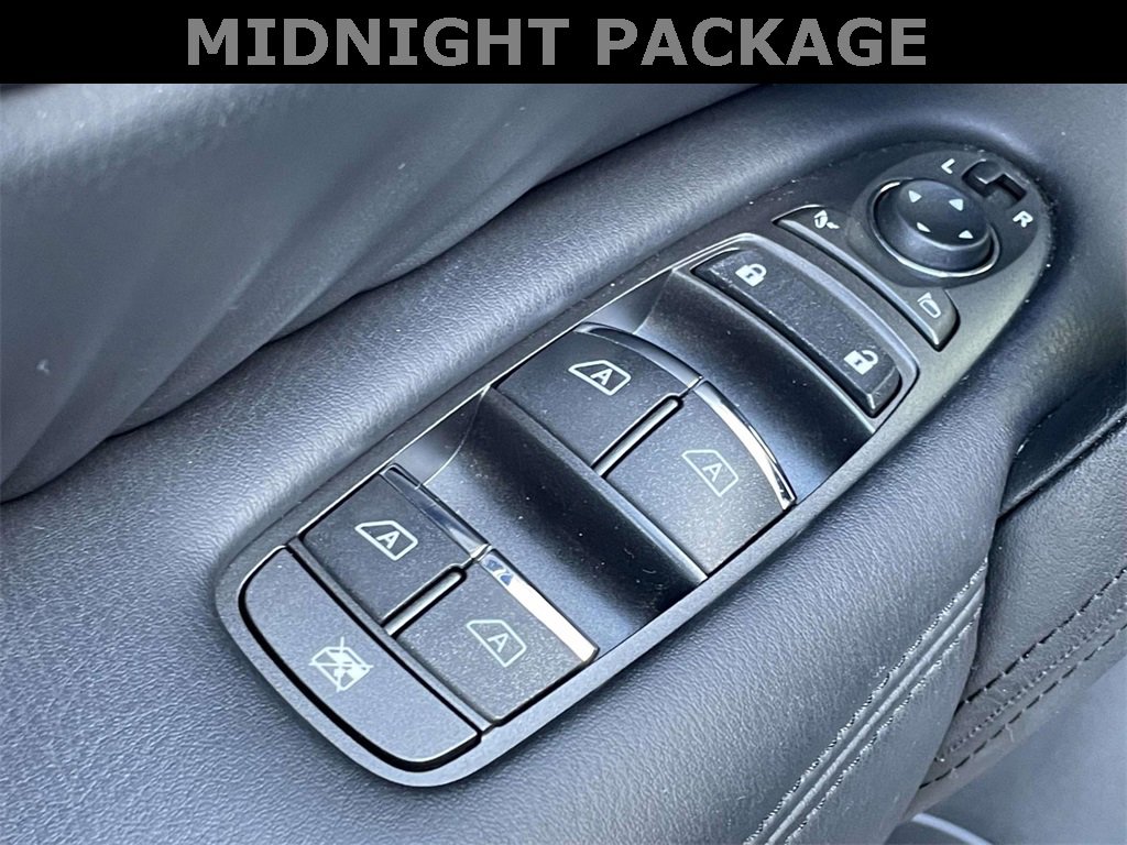 Used 2023 Nissan Armada SL w/ Midnight Edition Package image 16