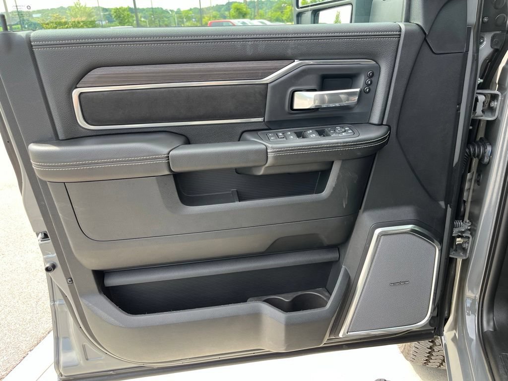 New 2026 RAM 2500 Laramie AWD/4WD image 5