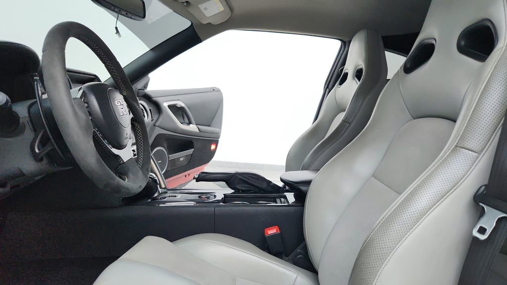 Used 2010 Nissan GT-R Premium AWD/4WD image 19