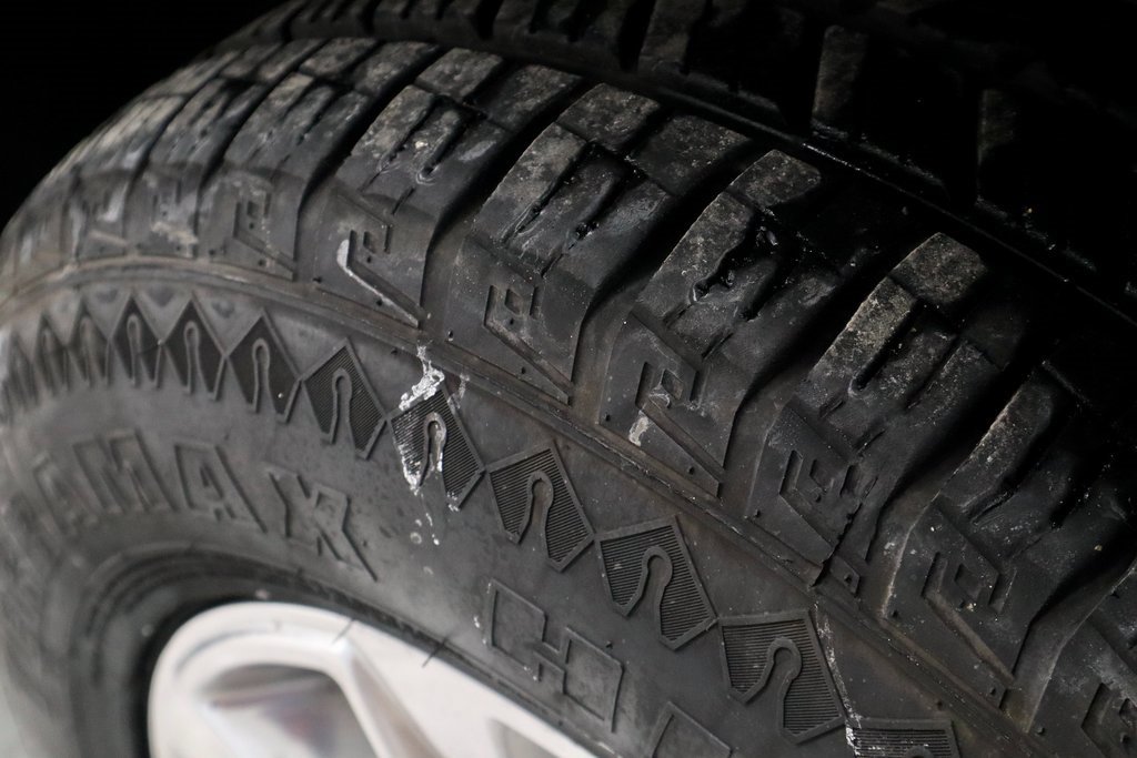 Used 2023 Chevrolet Suburban Premier image 19