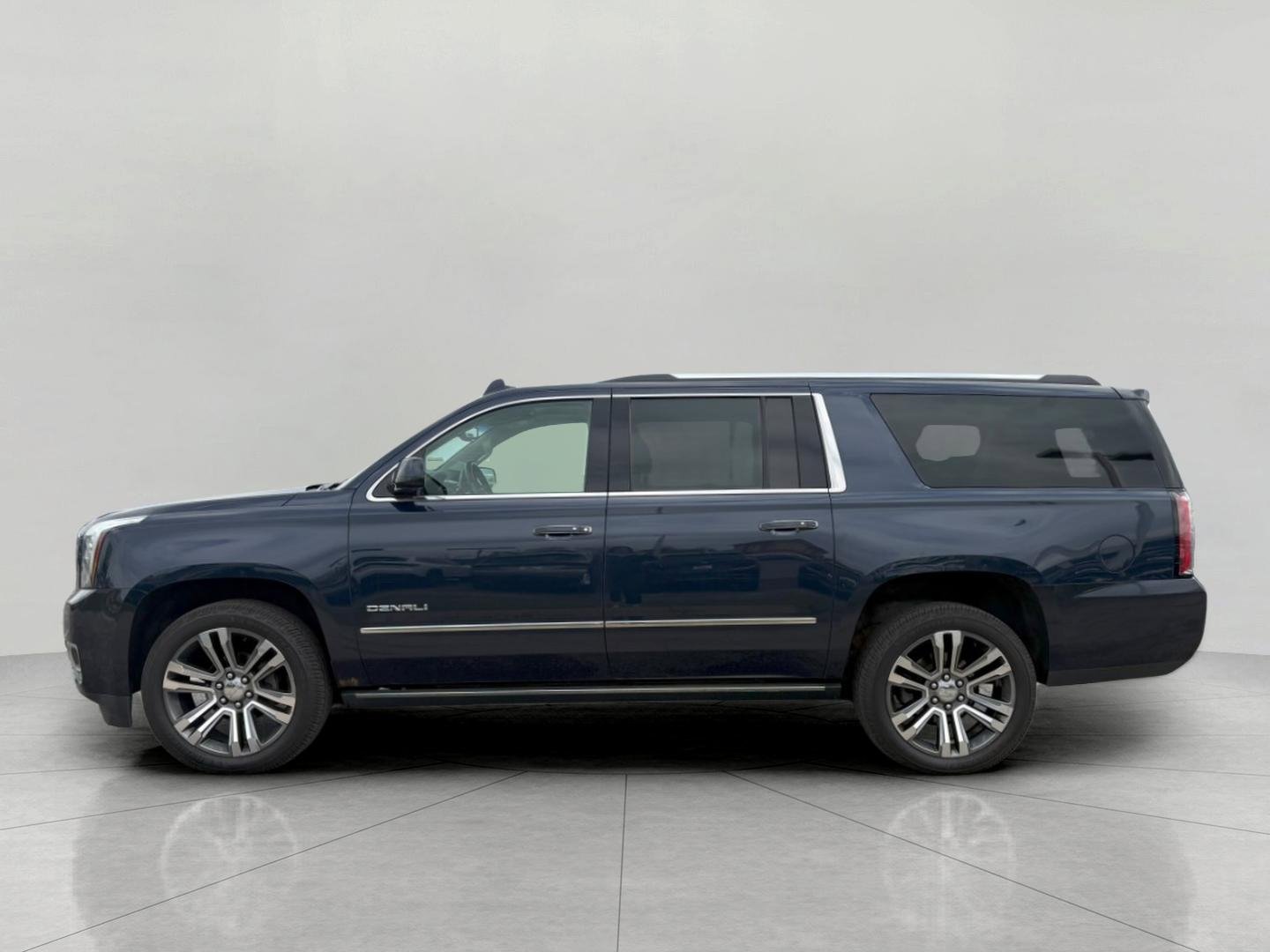 Used 2019 GMC Yukon XL Denali w/ Denali Ultimate Package AWD/4WD image 5
