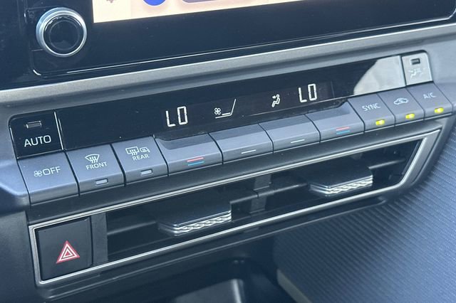 Used 2025 Toyota Camry SE image 18