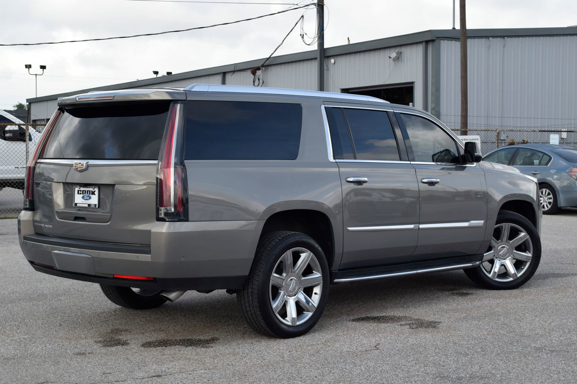 Used 2019 Cadillac Escalade ESV Luxury RWD image 6