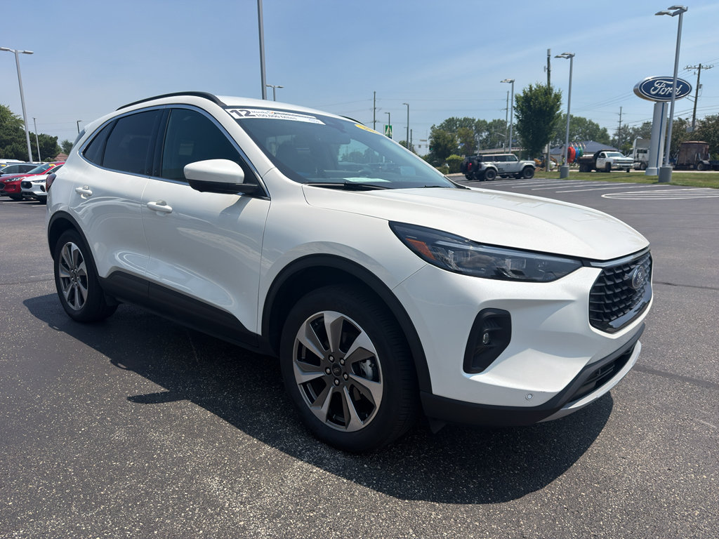 Used 2025 Ford Escape Platinum w/ Premium Technology Package AWD/4WD image 4