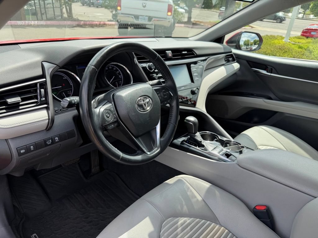 Used 2020 Toyota Camry SE FWD image 15