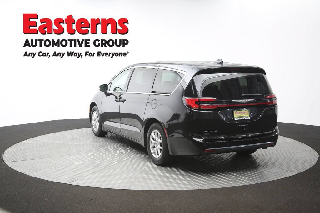 Used 2023 Chrysler Pacifica Touring-L FWD image 67