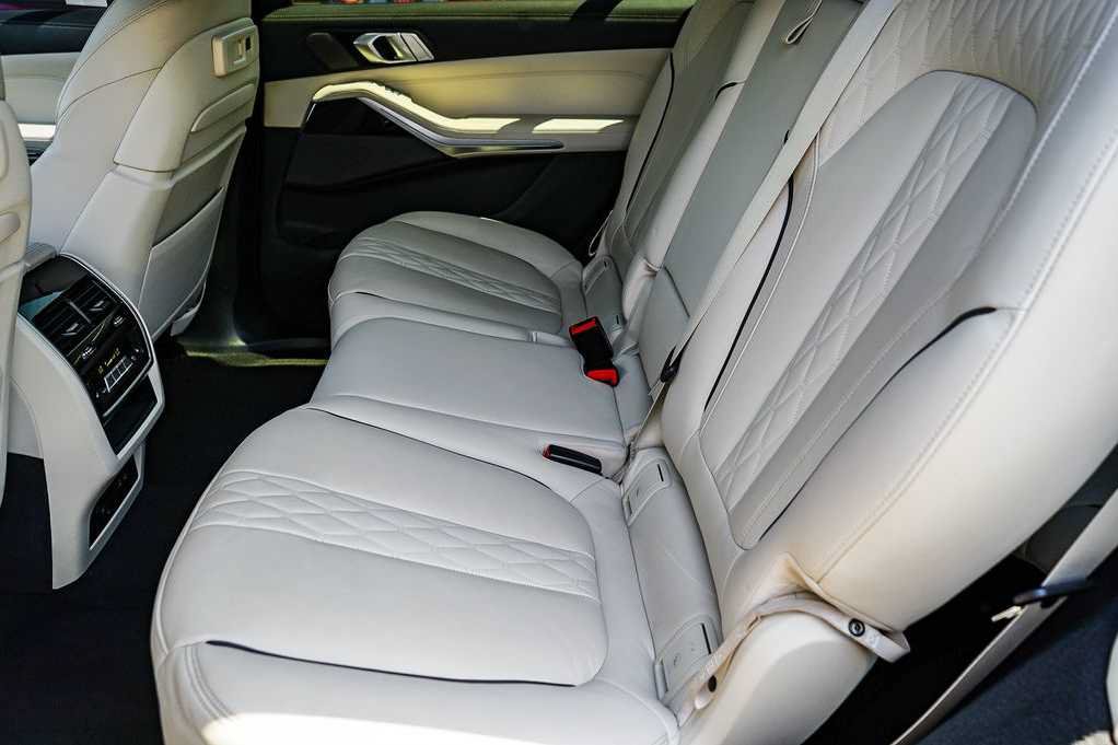 Used 2022 BMW X7 M50i w/ Dynamic Handling Package AWD/4WD image 19