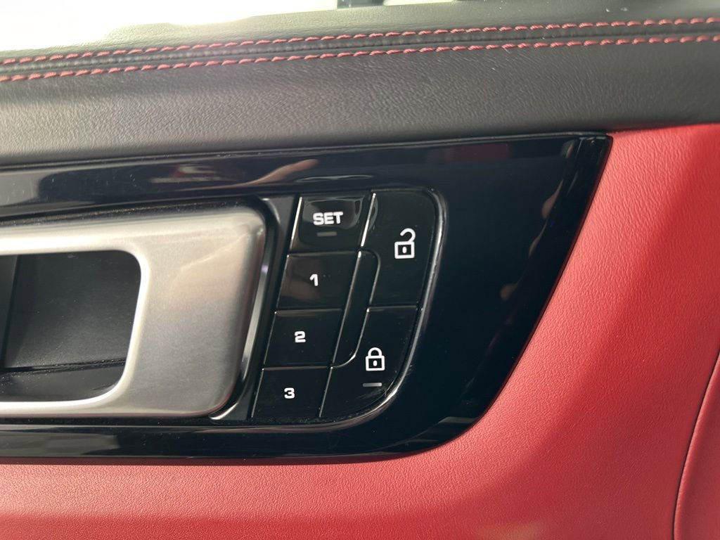 Used 2021 Porsche Cayenne image 9