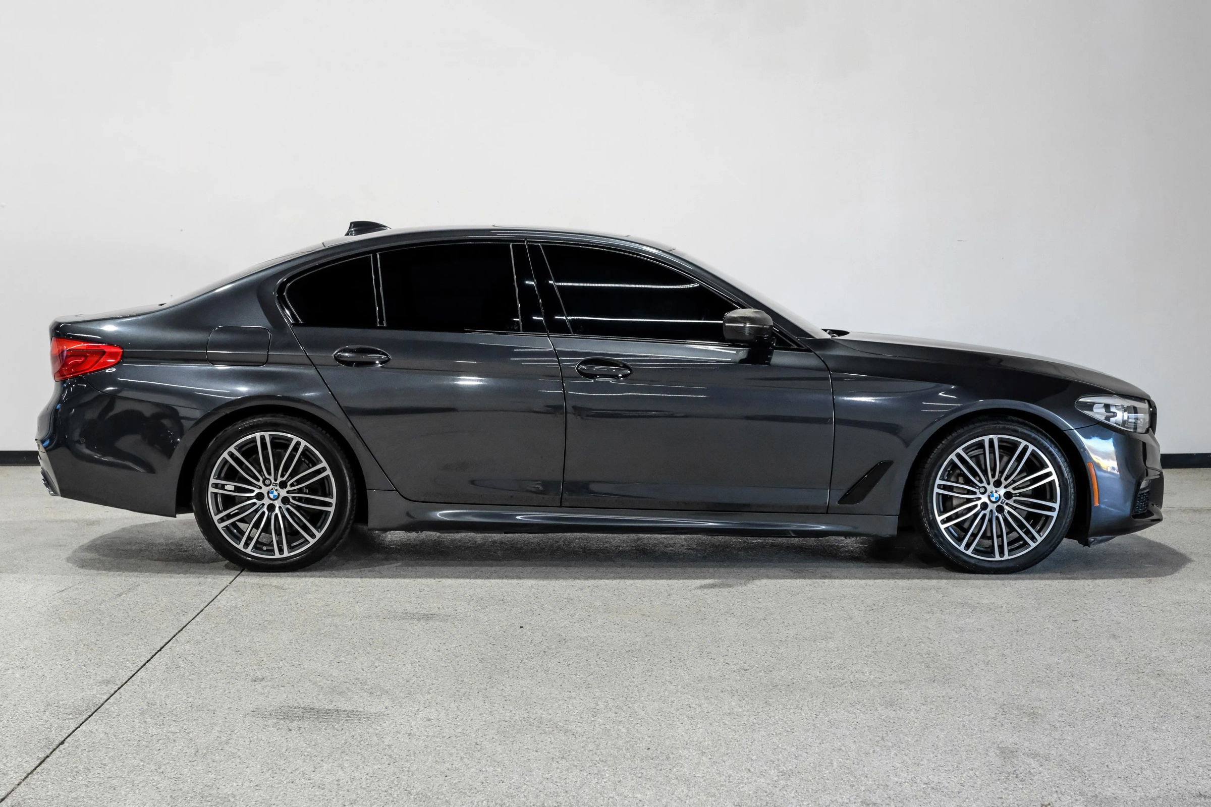Used 2019 BMW 540i w/ M Sport Package RWD image 5
