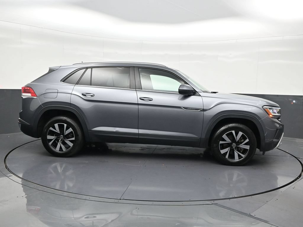 Used 2022 Volkswagen Atlas Cross Sport SE FWD image 6