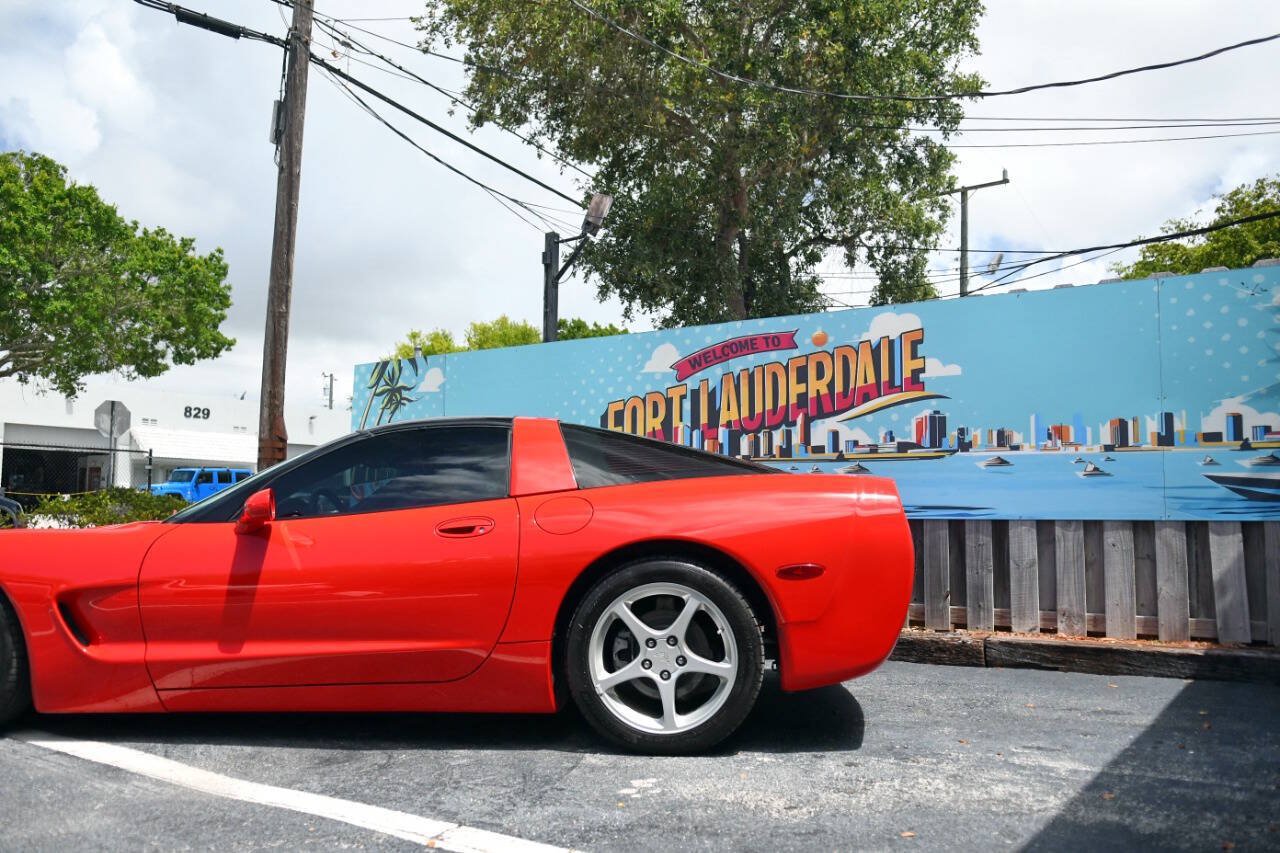 Used 2004 Chevrolet Corvette Coupe w/ Roof Package RWD image 9