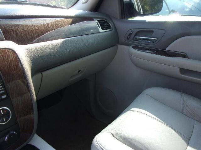 Used 2007 GMC Yukon SLT w/ SLT Preferred Equipment Group image 12
