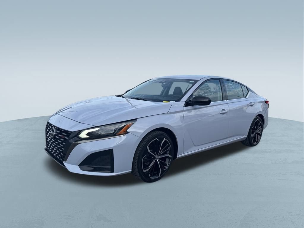 Used 2024 Nissan Altima 2.5 SR image 3