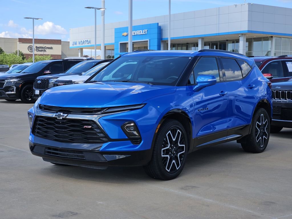 Used 2025 Chevrolet Blazer RS w/ Driver Confidence II Package FWD image 3