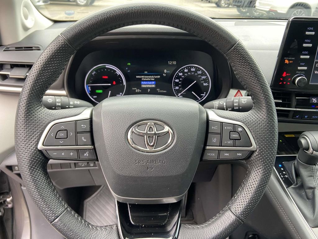 Used 2022 Toyota Sienna Limited image 33