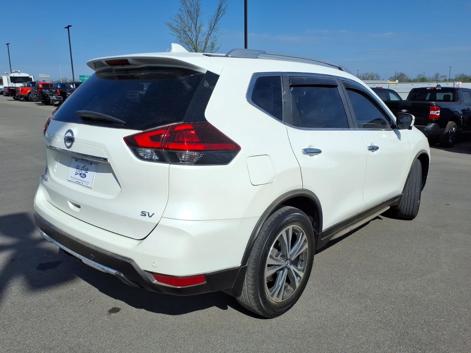 Used 2020 Nissan Rogue SV w/ Sun & Sound Touring Package image 3
