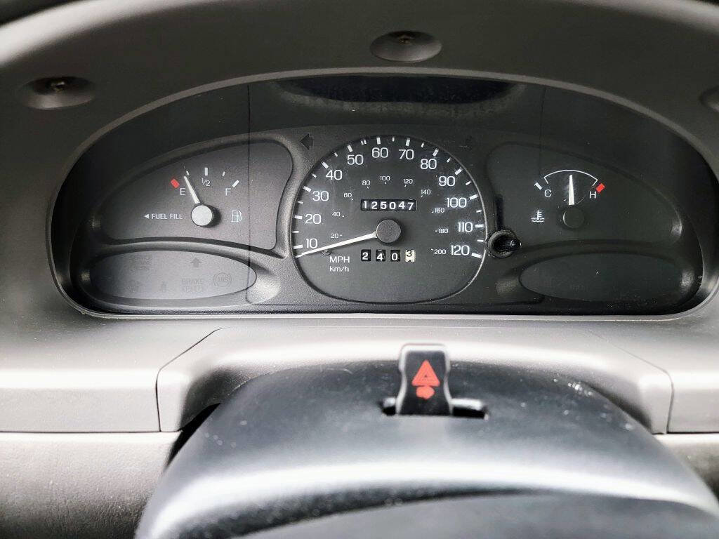 Used 1999 Ford Escort SE image 29