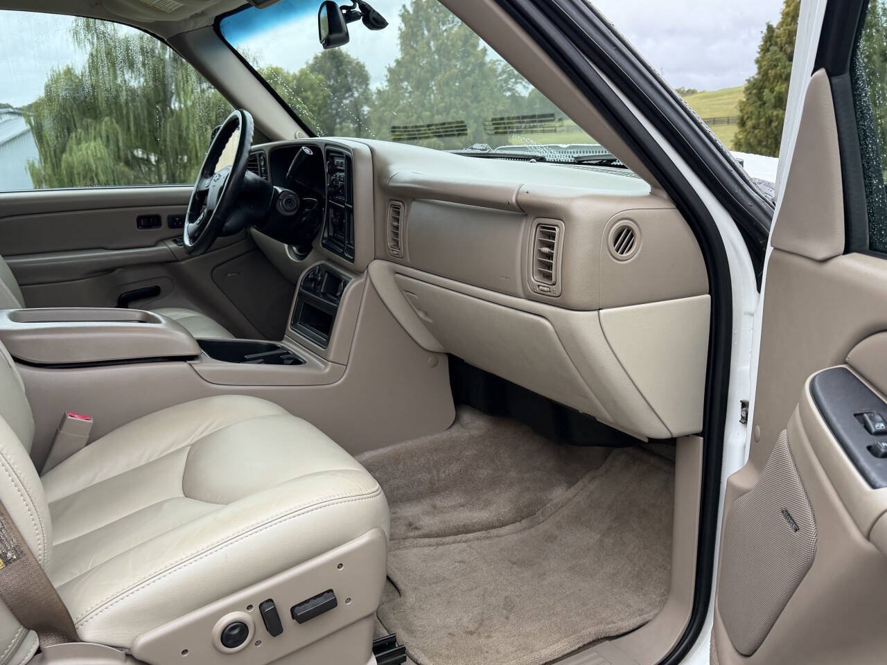 Used 2004 Chevrolet Suburban 2500 LT w/ Preferred Equipment Group AWD/4WD image 36