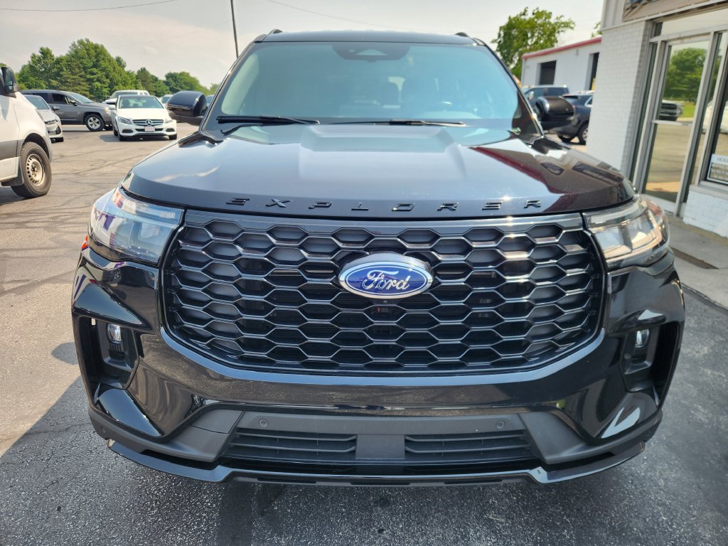 Used 2025 Ford Explorer ST-Line AWD/4WD image 9